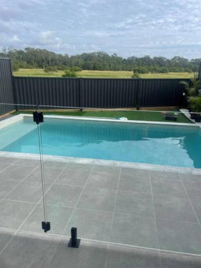 15mins to Mooloolaba Beach opposite Conservation!